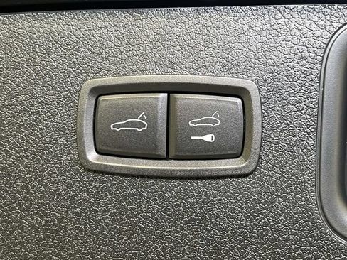 Certified 2026 Porsche Macan AWD/4WD image 21