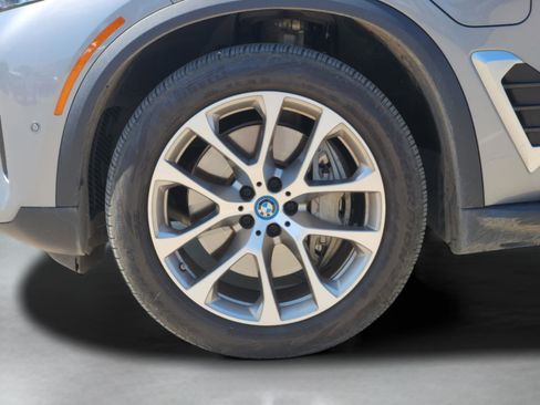Used 2025 BMW X5 xDrive50e image 30