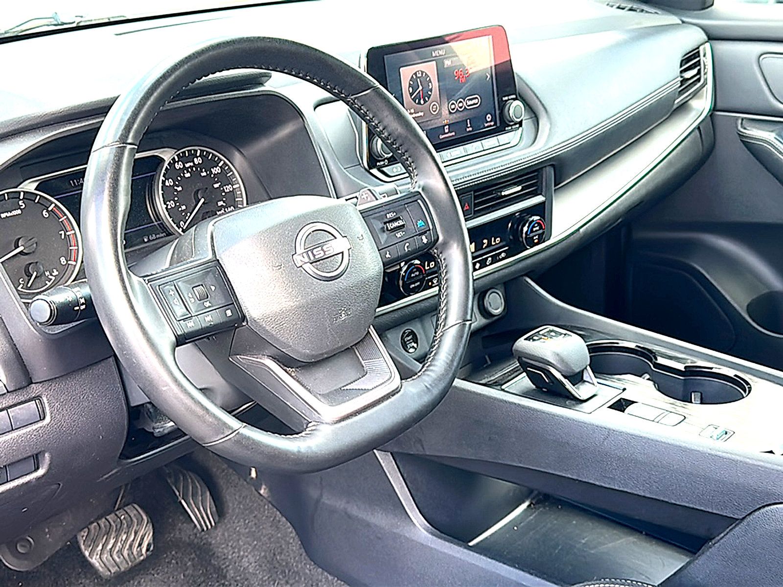 Used 2025 Nissan Rogue SV FWD image 12