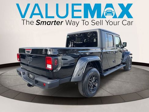 Used 2022 Jeep Gladiator Sport image 3