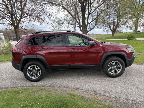 Used 2019 Jeep Cherokee Trailhawk w/ Cold Weather Group AWD/4WD image 6