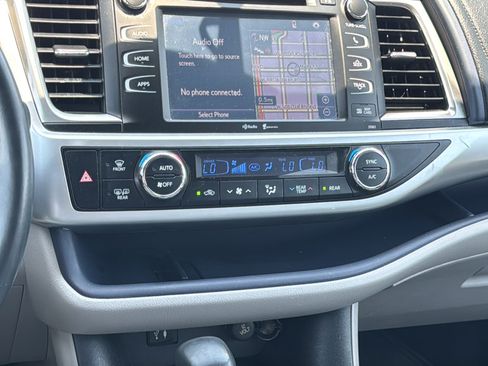 Used 2014 Toyota Highlander XLE AWD/4WD image 28