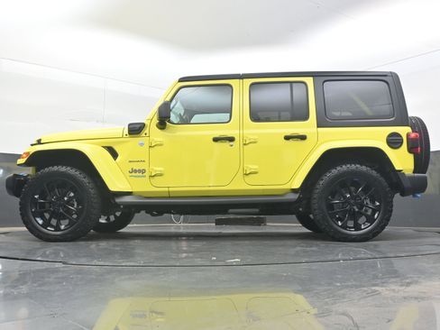 Used 2022 Jeep Wrangler Unlimited Sahara w/ Cold Weather Group AWD/4WD image 27