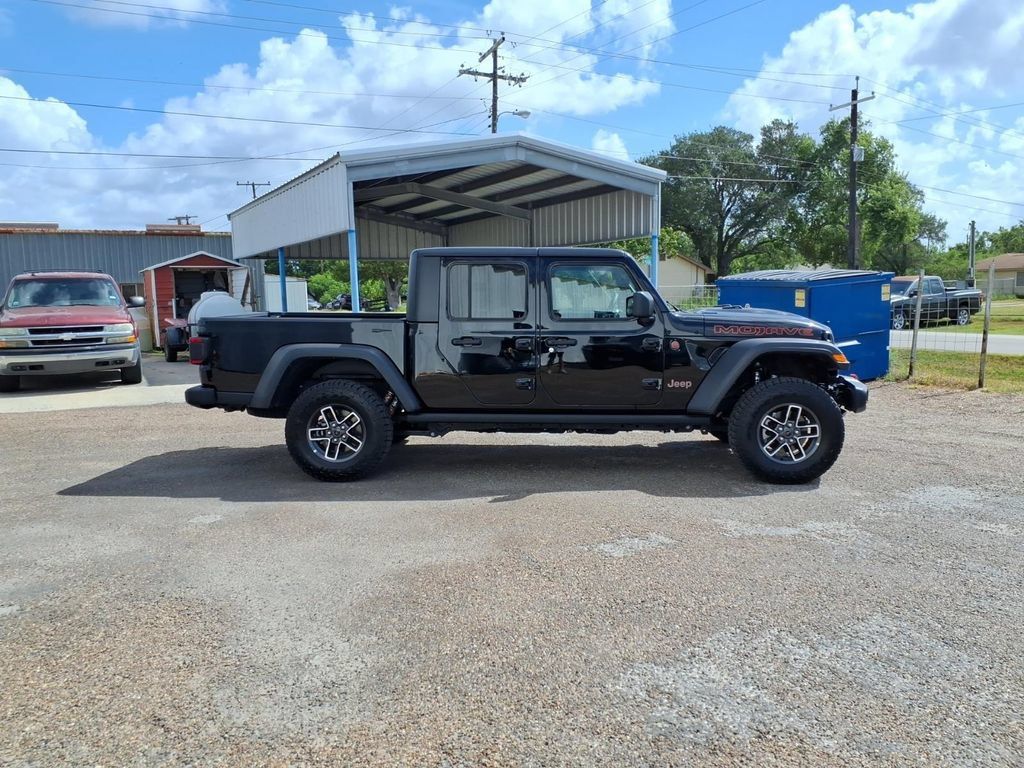 Used 2026 Jeep Gladiator Mojave AWD/4WD image 7