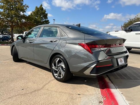 Used 2025 Hyundai Elantra SEL image 8
