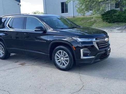 Used 2022 Chevrolet Traverse LT FWD image 2
