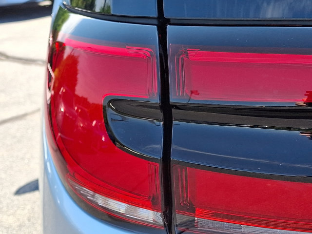 Used 2024 Chrysler Pacifica Touring-L FWD image 10
