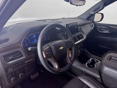 Used 2023 Chevrolet Suburban High Country image 12