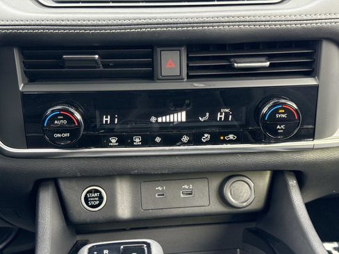 Used 2023 Nissan Rogue SV image 5