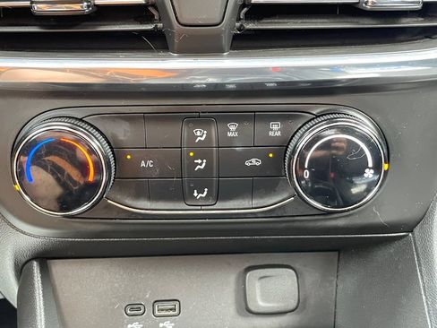Used 2025 Buick Encore GX Preferred AWD/4WD image 25