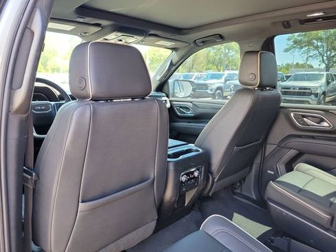 Certified 2023 GMC Yukon SLT w/ SLT Luxury Package AWD/4WD image 14