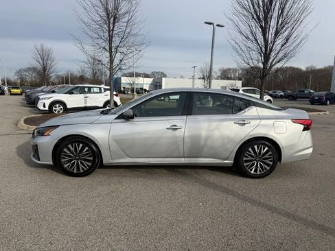 Used 2024 Nissan Altima 2.5 SV image 8