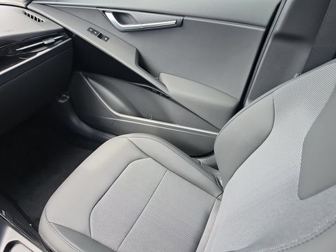 New 2026 Kia Niro EX FWD image 15