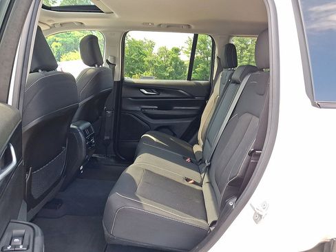 Used 2023 Jeep Grand Cherokee Laredo w/ Luxury Tech Group I AWD/4WD image 26