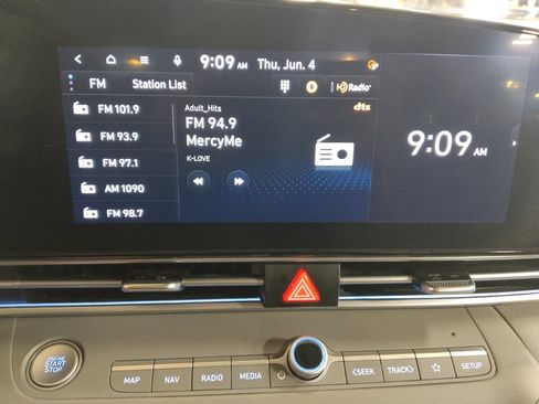 Used 2025 Hyundai Elantra SEL FWD image 25