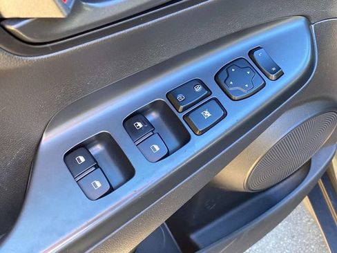 Used 2021 Hyundai Kona SE image 14