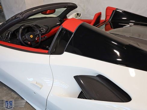 Used 2019 Ferrari 488 Spider image 17