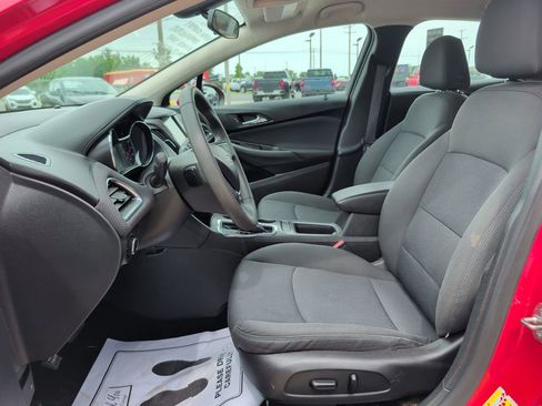 Used 2017 Chevrolet Cruze LT w/ Convenience Package FWD image 8