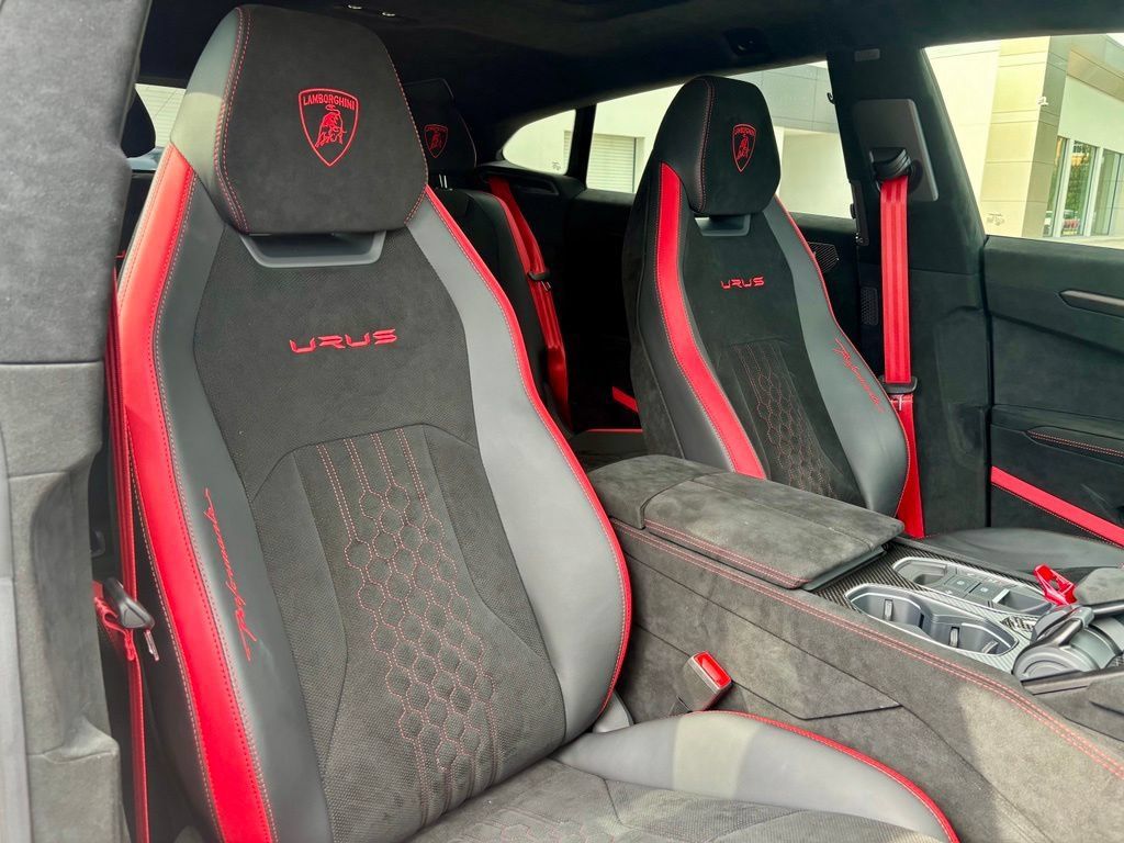 Used 2024 Lamborghini Urus Performante AWD/4WD image 24