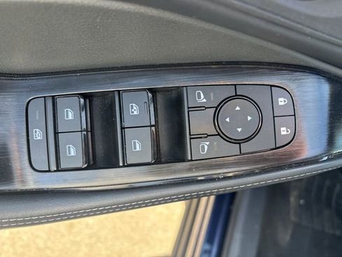 Used 2025 Nissan Rogue SV image 22