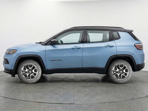Used 2025 Jeep Compass Trailhawk AWD/4WD image 4