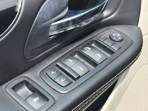 Used 2015 Dodge Grand Caravan SXT FWD image 26