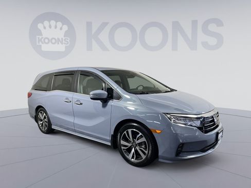 Used 2023 Honda Odyssey Touring image 2