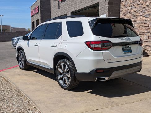 Used 2023 Honda Pilot Elite image 3