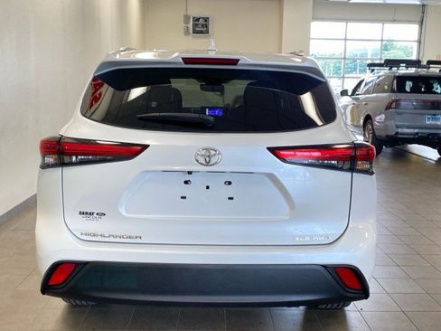 Used 2023 Toyota Highlander XLE AWD/4WD image 6