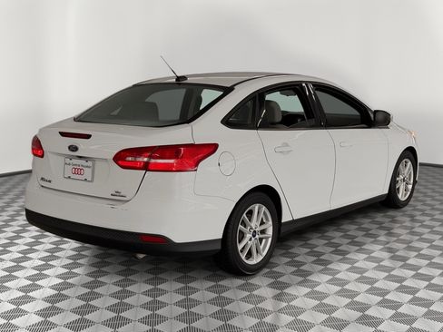 Used 2016 Ford Focus SE FWD image 9