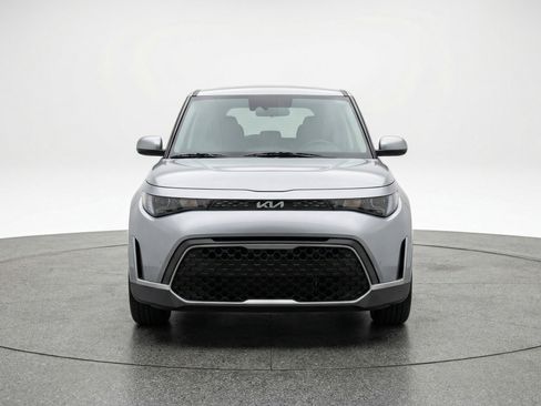 Used 2025 Kia Soul LX w/ LX Technology Package FWD image 2
