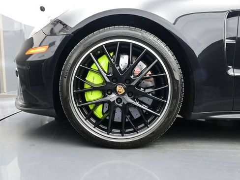 Certified 2024 Porsche Cayenne AWD/4WD image 6