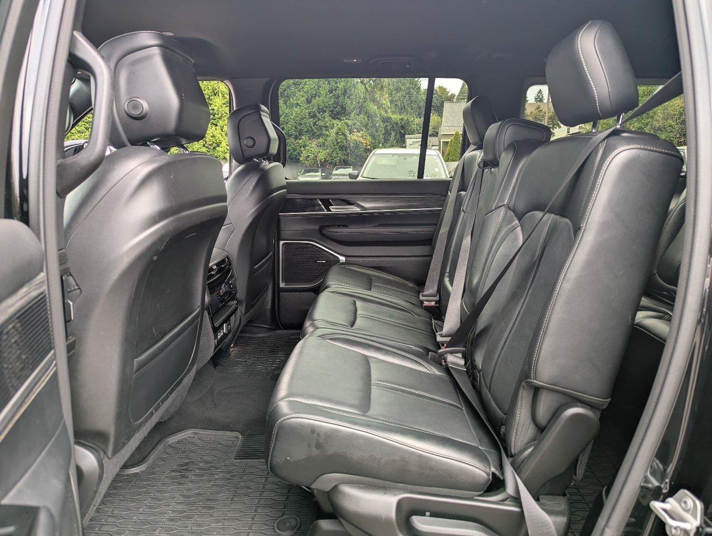 Used 2024 Jeep Wagoneer L Series II w/ Flexible Seating Group AWD/4WD image 35
