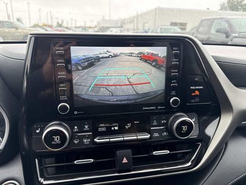 Used 2021 Toyota Highlander XLE image 32