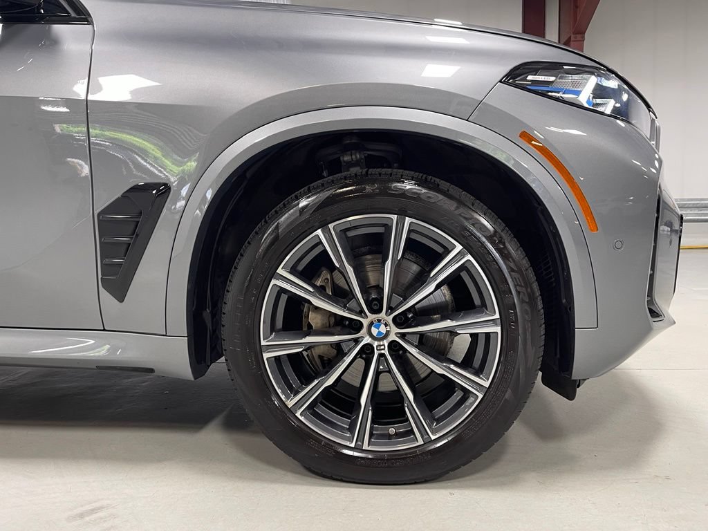 Used 2024 BMW X5 xDrive40i w/ M Sport Package AWD/4WD image 16