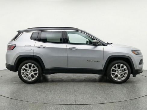 Used 2025 Jeep Compass Limited AWD/4WD image 11
