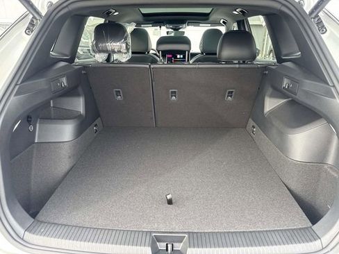 New 2026 Volkswagen Tiguan SE R-Line image 5