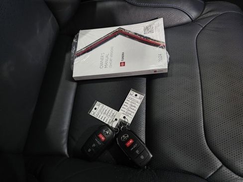 Used 2024 Toyota Tundra Platinum image 9