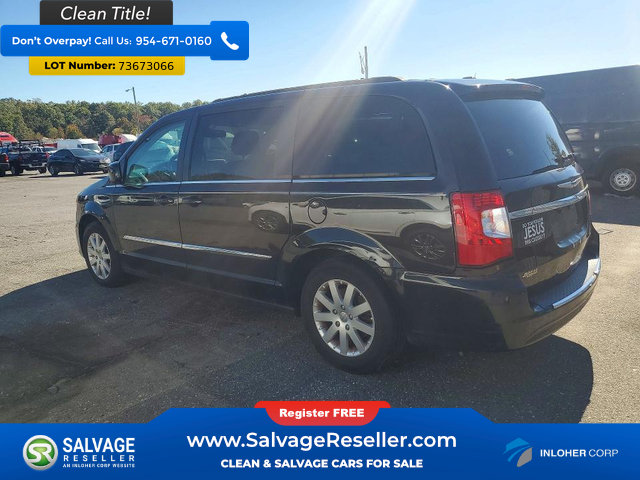 Used 2015 Chrysler Town & Country Touring FWD image 3