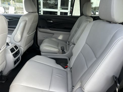 Used 2020 Honda Pilot Touring image 12