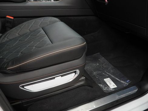 New 2025 Jeep Grand Wagoneer Series III w/ Rear Seat Video Group 1 image 43