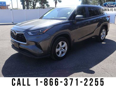 Used 2023 Toyota Highlander Platinum image 2