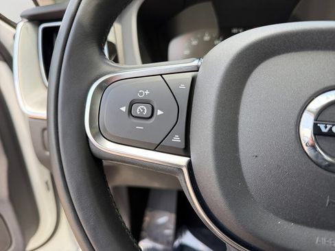 Used 2019 Volvo XC60 T5 Momentum w/ Multimedia Package AWD/4WD image 20