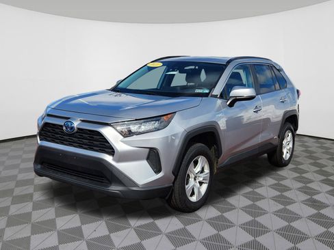 Used 2021 Toyota RAV4 LE image 2