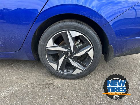 Used 2023 Hyundai Elantra SEL w/ Convenience Package FWD image 7