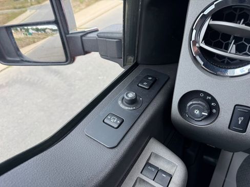 Used 2011 Ford F350 Lariat w/ Lariat Interior Pkg image 28