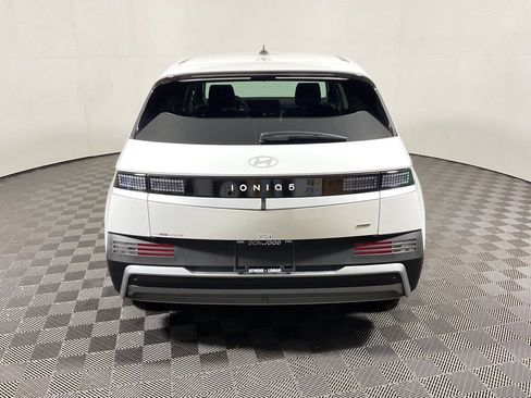 New 2025 Hyundai Ioniq 5 SE image 12