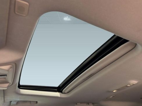 Used 2017 Cadillac Escalade Luxury image 15