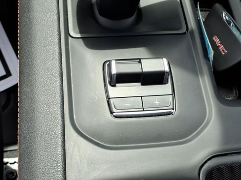 Used 2025 GMC Sierra 1500 AT4 w/ AT4 Premium Package AWD/4WD image 20
