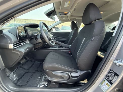 Certified 2025 Hyundai Elantra SEL FWD image 13